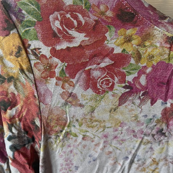 Painted top - Picture 2 of 3